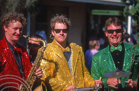 T8478. Street musicians. New Years Eve. Sorrento. Victoria. Australia. 31st December 1998