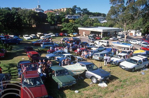 T8479. Queuing for beer. New Years Eve. Sorrento. Victoria. Australia. 31st December 1998