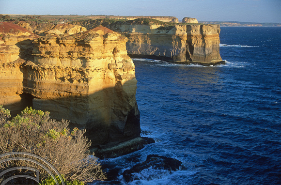 T8547. The twelve apostles. The Great Ocean Rd. Victoria. Australia. 4th January 1999.