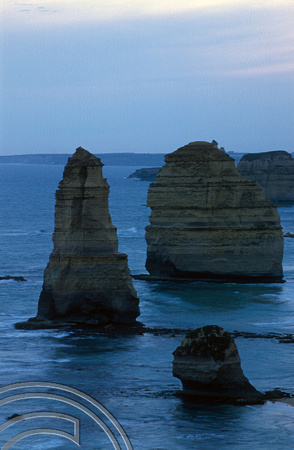 T8589. The Twelve Apostles. Great Ocean Rd. Victoria. Australia. 4th January 1999.