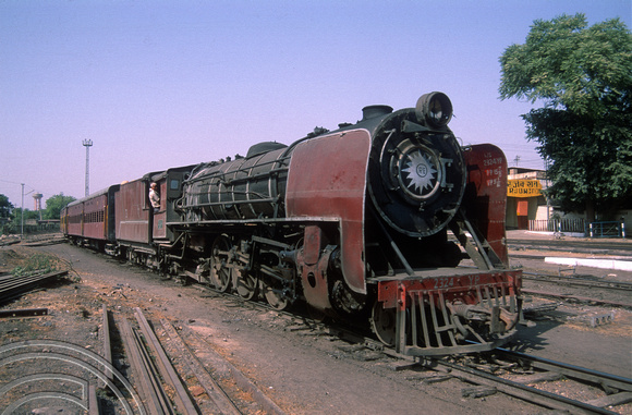 FR0039. YP 4-6-2 No 2324. Arriving on a passenger train. Jaipur. Rajasthan. India. 30.10.1991