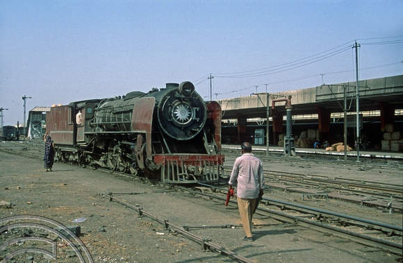 FR0040. YP 4-6-2 No 2324. Heading for the shed. Jaipur. Rajasthan. India. 30.10.1991