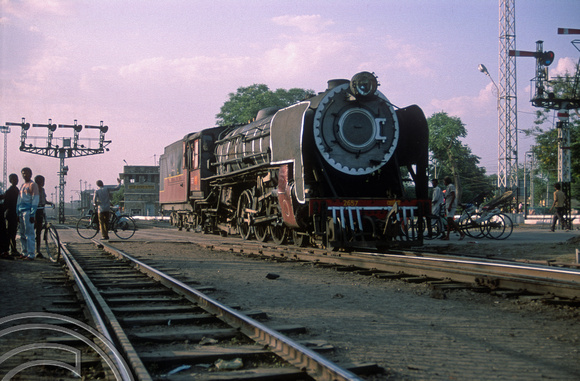 FR0033. YP 4-6-2 No 2657. Jaipur. Rajasthan. India. 29.10.1991