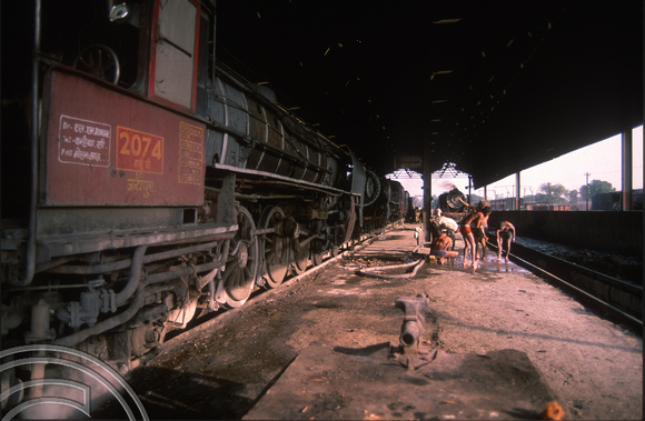 FR0058. YP 4-6-2 No 2074. Shed staff washing by the loco. Jaipur. Rajasthan. India. 30.10.1991