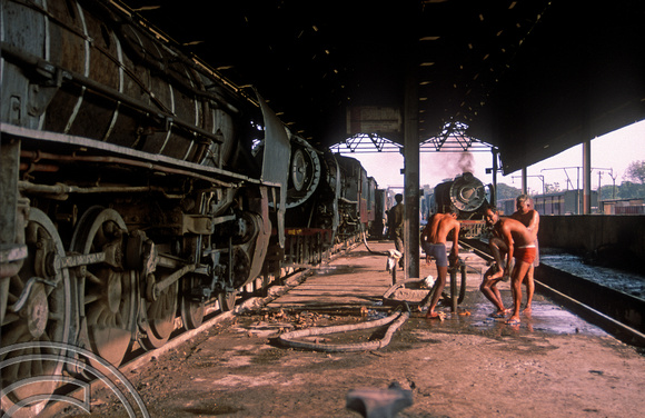 FR0057. YP 4-6-2 No 2074. Shed staff washing by the loco. Jaipur. Rajasthan. India. 30.10.1991