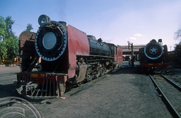 FR0065. YP 4-6-2S 2654 and 2646. Jaipur. Rajasthan. India. 30.10.1991