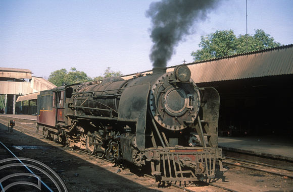 FR0090. YG 2-8-2 No 4369.  Ahmedabad. Gujarat. India. 12th November 1991