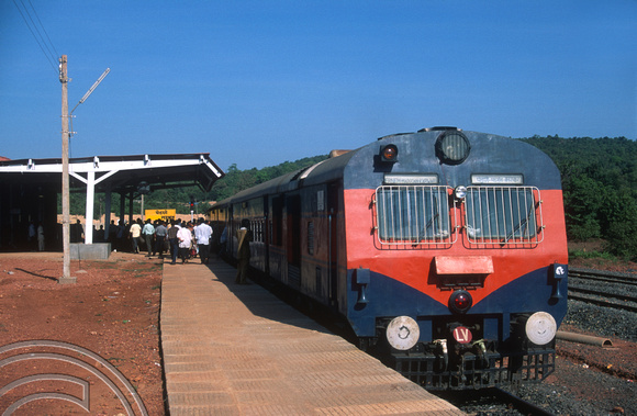 FR0253. DMU 15010. 09.45 Pernem - Margao. Pernem Rd. Goa. India. 1st December 1997