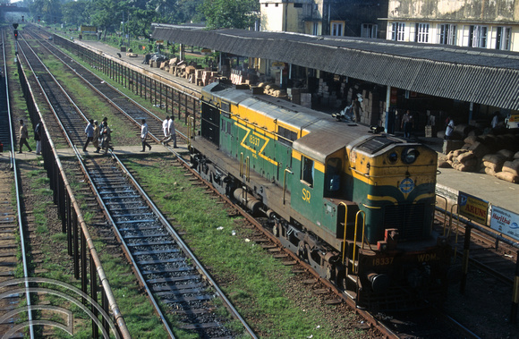 FR0265. WDM2 No 18337. Enakulam Junction. India. 21st December 1997