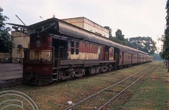 FR0280. YDM4 No 6286. 646 Pindy - Villapuram passenger. Pondicherry. Tamil Nadu. India. 28th January 1998