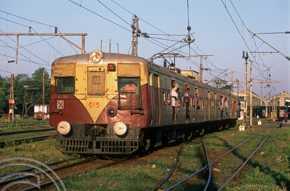 FR0287. EMU 015 leaving Egmore station. Chennai (Madras). Tamil Nadu. India. 13th February 1998