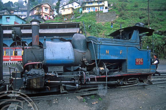 FR0313. 0-4-0ST No 806. Shunting coaches. Darjeeling. West Bengal. India. April 1998