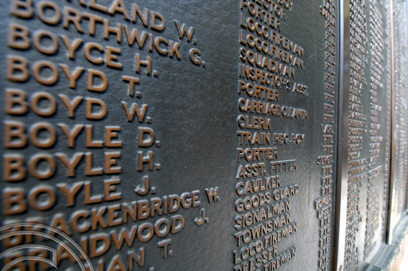 DG04300. War memorial. Edinburgh Waverly. 25.8.05.