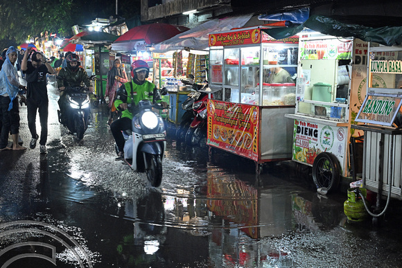 DG440313. Nightlife in the rain. Jalan Kebon Kacang 30. Jakarta. Java. Indonesia. 19.2.2025.