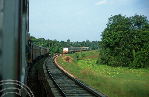 FR0717. Columbo - Kandy 'Intercity Express' passes a DMU. Sri Lanka. 30.12.2002