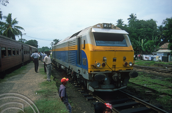 FR0714. M9 No 871. 13.10 to Columbo. Matara. Sri Lanka. 28.12.2002