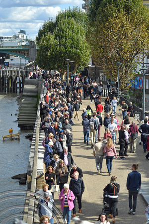 DG379408. Mourners queueing. South bank. London. 16.9.2022.