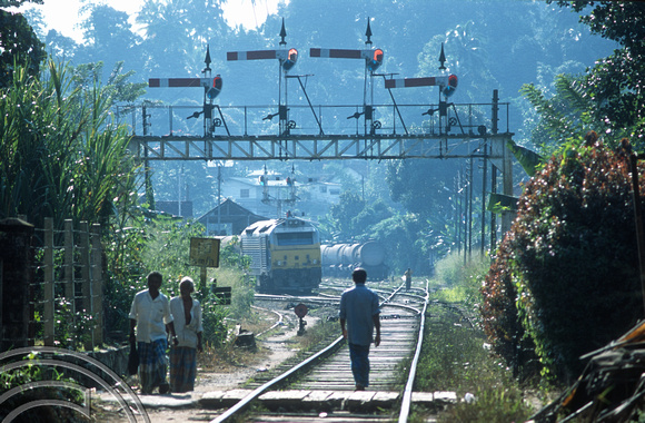 FR0770. M9 No 867 and signal gantry.  Peradeniya Junction. Sri Lanka. 31.12.2002