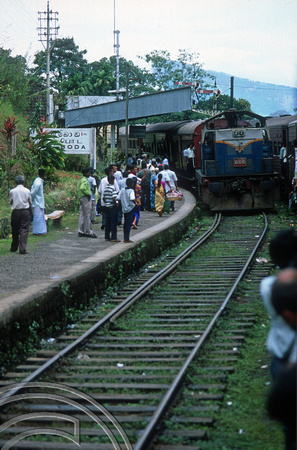 FR0891. W3 No 666 passes the Podi Menike to Badulla. Galboda. Hill railway. Sri Lanka. 06.01.2003