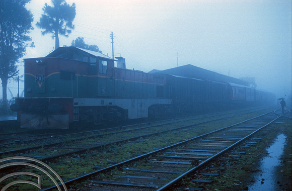 FR0955. M6 No 794. Mixed train to Kandy. Haputale. Hill railway. Sri Lanka. 08.01.2003