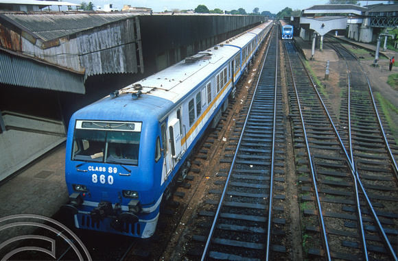 FR0998. S9 DMU No 860. Maradana. Colombo. Sri Lanka. 15.01.2003