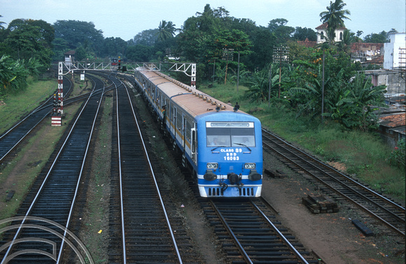FR0999. S9 DMU car 16063. Maradana. Colombo. Sri Lanka. 15.01.2003