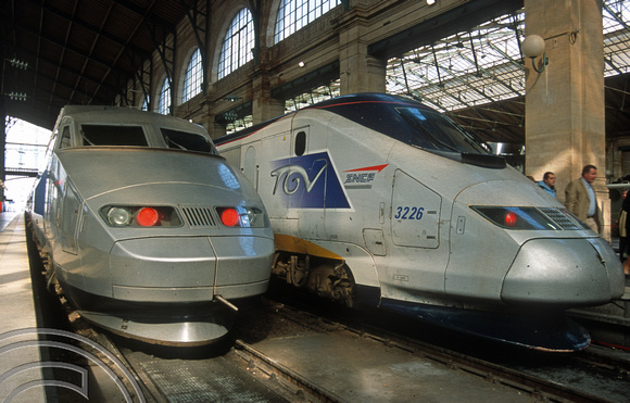 FR1151. TGV set 37. Eurostar 3226 on domestic services. Gare du Nord. Paris. France. 27.09.2003