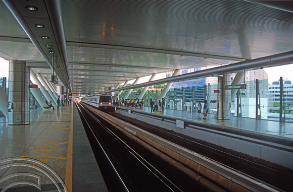 FR1132. MRT arriving at Dover station. Singapore. 09.09.2003