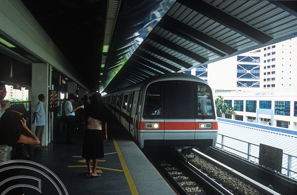 FR1112. MRT passengers. Admiralty MRT. Singapore. 09.09.2003