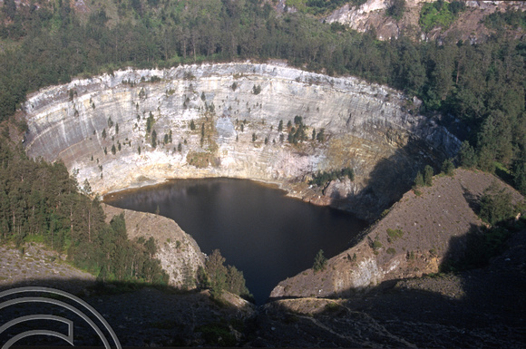 T7792. The black crater lake. Mt Kelimutu. Moni. Flores. Indonesia. September 1998