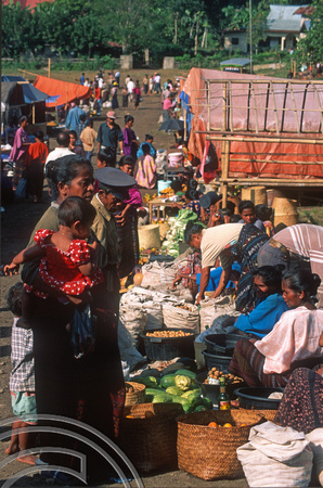 T7824. Market day. Moni. Flores. Indonesia. September 1998