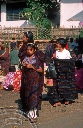 T7828. Young girls in the market. Moni. Flores. Indonesia. September 1998