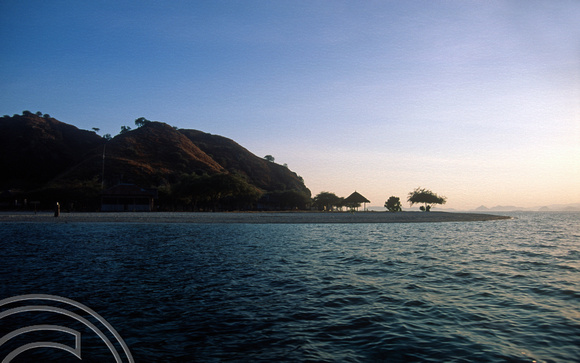 T7885. Leaving Kanawa Island. Indonesia. 2nd October 1998