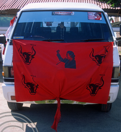 T7893. Banner supporting Megawati's PDI party. Padangbai. Bali. Indonesia. 3rd October 1998