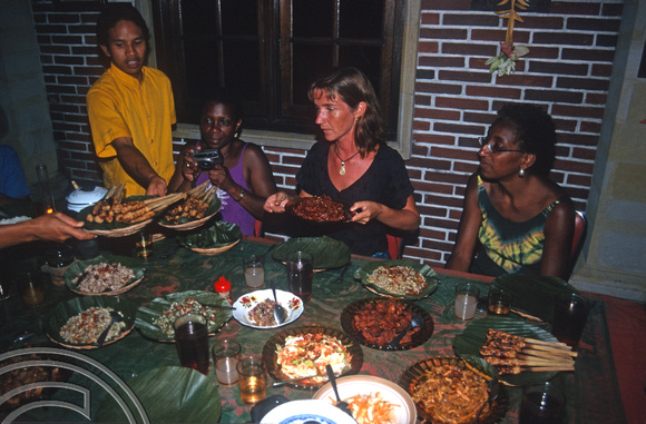 T7900. Banquet at ketut's Place. Ubud. Bali. Indonesia. 12th October 1998