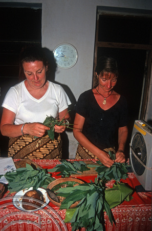T7911. Alison and Lynn. Djani's cookery course. Lovina. Bali. Indonesia. 14th October 1998