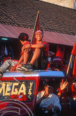 T7975. Megawati supporters. Kuta. Bali. Indonesia.  October 1998
