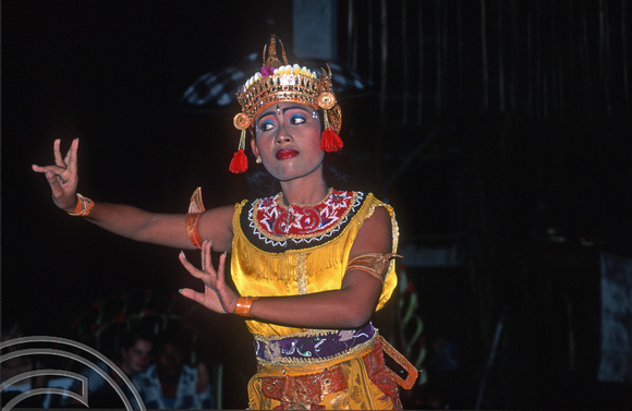 T7984. Balinese dancer. Ubud. Bali. Indonesia. 19th October 1998