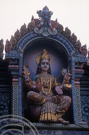 T8040. Statues on a Hindu temple. Singapore. 30th October 1998