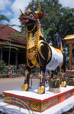 T8048. Cremation statue. Ubud. Bali. Indonesia. 2nd November 1998