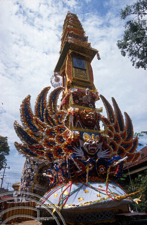 T8050. Cremation statue. Ubud. Bali. Indonesia. 2nd November 1998