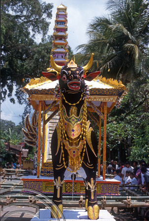 T8058. Cremation statue. Ubud. Bali. Indonesia. 2nd November 1998