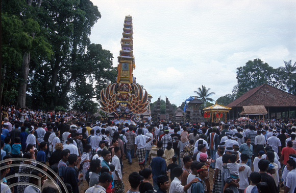 T8093. Arriving at the cremation ground. Ubud. Bali. Indonesia. 2nd November 1998