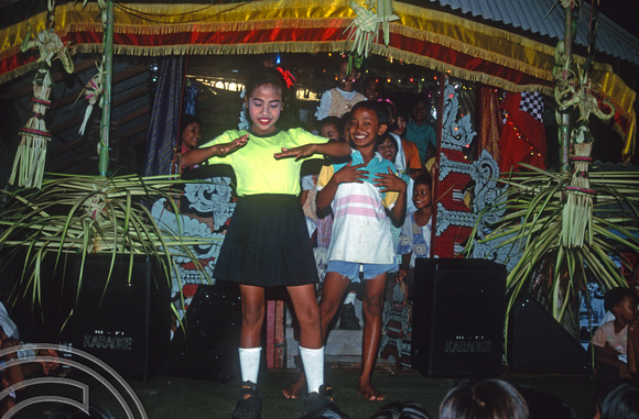 T8140. Village talent contest. Padangbai. Bali. Indonesia. November 1998