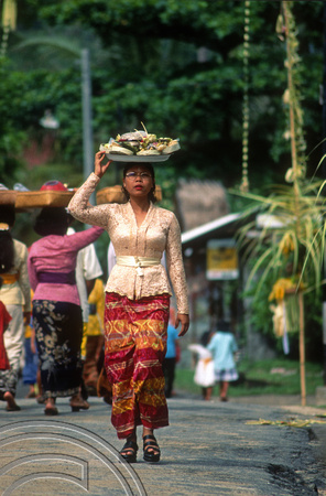 T8147. Woman on her way to the temple. Padangbai. Bali. Indonesia. November 1998