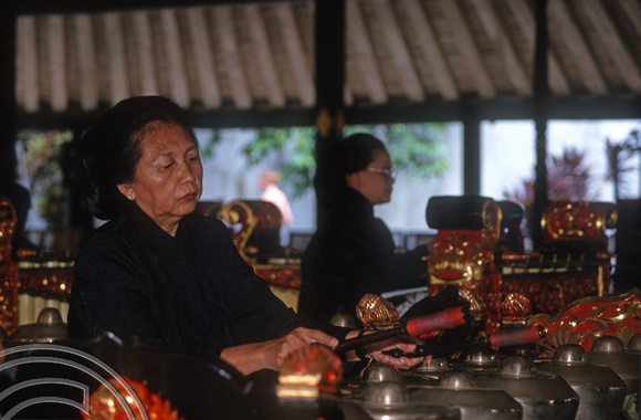T8236. Gamelan musicians. Sultan's Palace. Yogyakarta. Java. Indonesia. November 1998