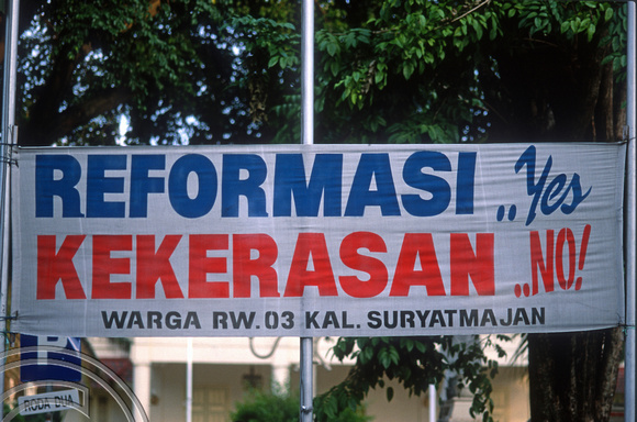 T8314. Reform banner. Yogyakarta. Java. Indonesia.  November 1998