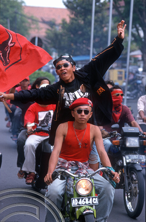 T8335. Megawati supporters demonstrating. Yogyakarta. Java. Indonesia. November 1998