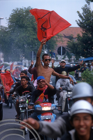 T8332. Megawati supporters demonstrating. Yogyakarta. Java. Indonesia. November 1998