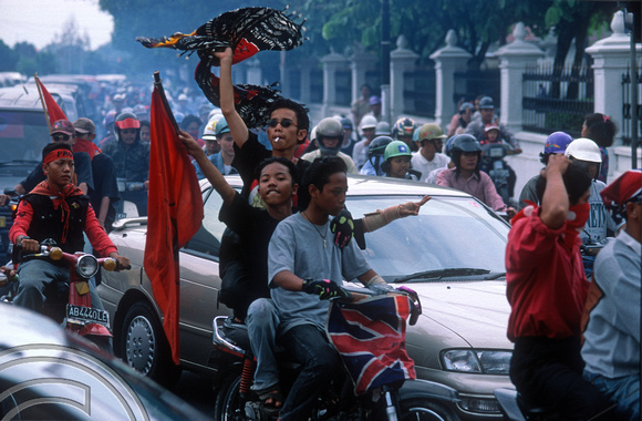 T8330. Megawati supporters demonstrating. Yogyakarta. Java. Indonesia. November 1998